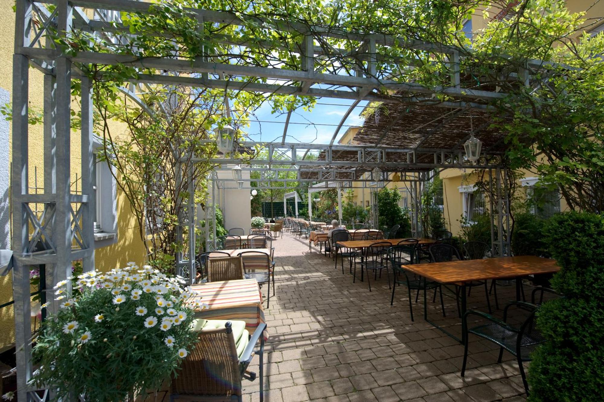 Land-Gut-Hotel Hotel Adlerbraeu Gunzenhausen Exterior foto